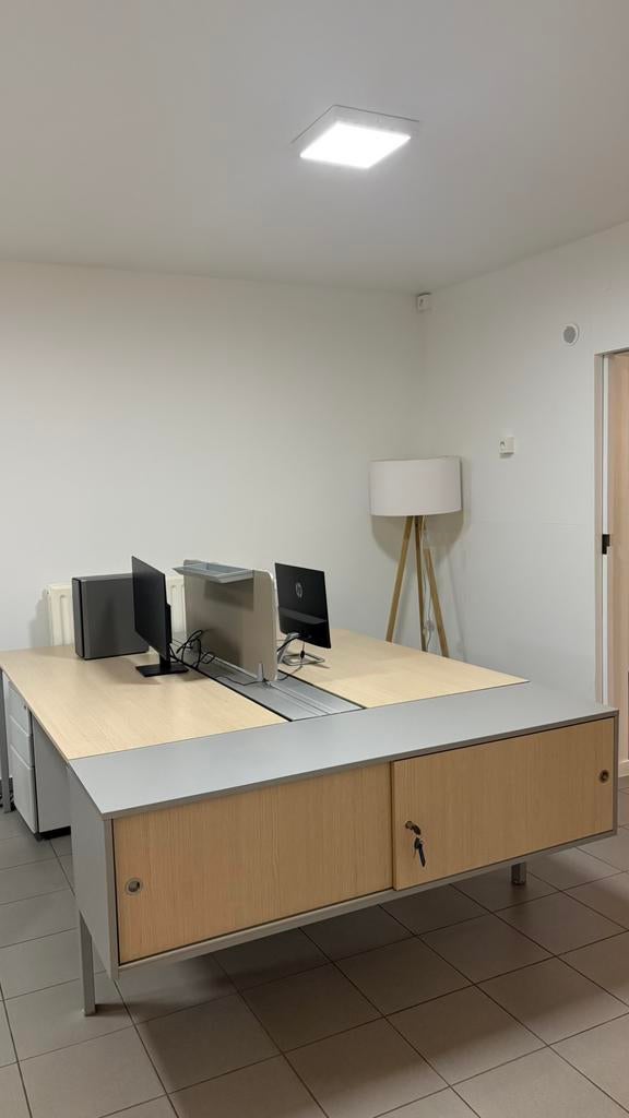 Bureau met 2 zitplaatsen en kast, Huis en Inrichting, Bureaus, Ophalen