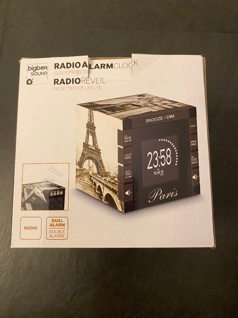 Bigben - Wekkerradio met Projectie - FM radio, Ophalen, Zo goed als nieuw
