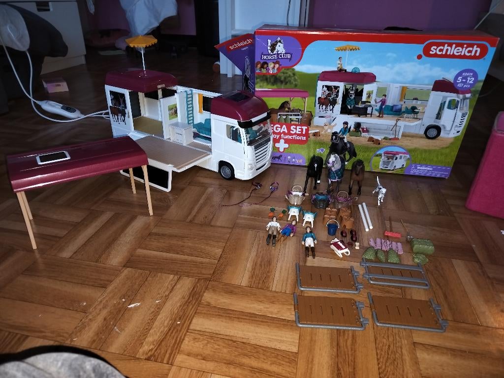 Schleich Horse Club Paardentrailer + doos (mist 1 ding), Ophalen of Verzenden, Zo goed als nieuw
