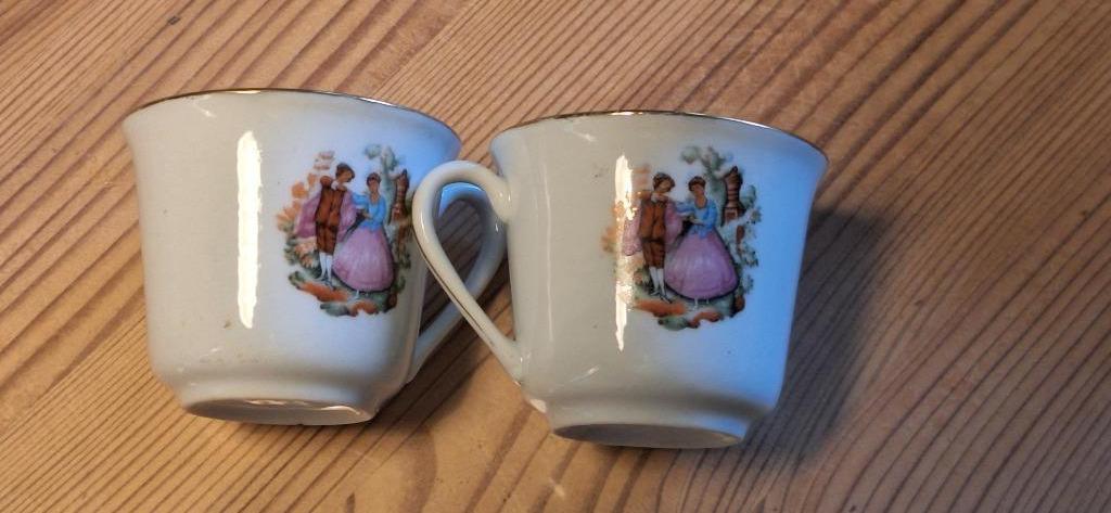 2 mooie kleine espresso tassen in Chinees porselein., Verzamelen, Ophalen of Verzenden, Nieuw, Porselein, Kop en/of schotel