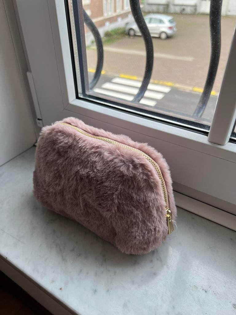 Roze fluffy toilettas/ make-up tas H&M, Handtassen en Accessoires, Toilettassen, Ophalen of Verzenden, Nieuw, Roze, Dame