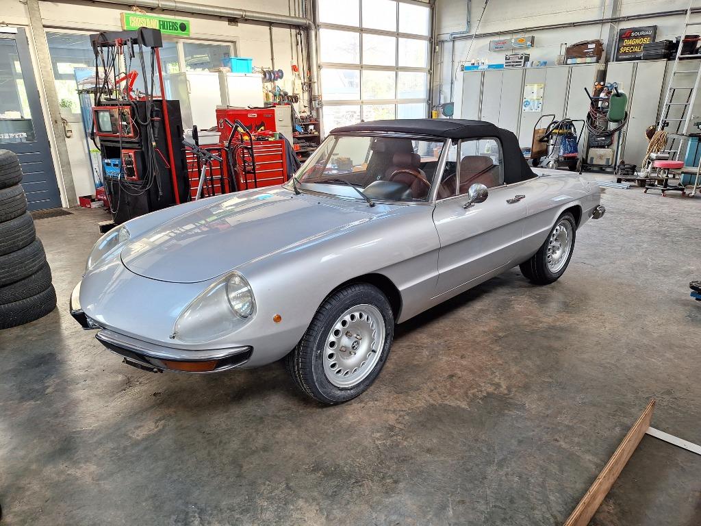 Alfa Romeo Spider 1600 coda tronca zilver 53000 km rood leer, Autos, Alfa Romeo, Cuir, Argent ou Gris, Entreprise, Boîte manuelle
