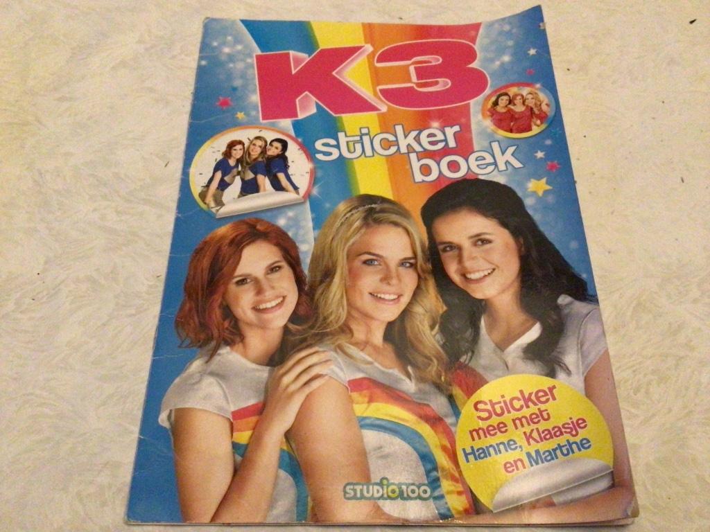 K3 sticker boek Hanne Klaasje Marthe studio 100, Enlèvement ou Envoi, Utilisé, Signé