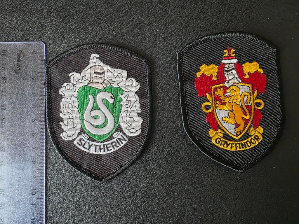 Insignes Harry Potter Serpentard et Gryffondor, Enlèvement ou Envoi, Neuf