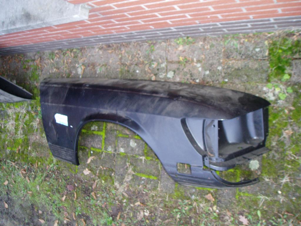 mercedes NOS Spatborden 107 type europees model, Ophalen, Voor