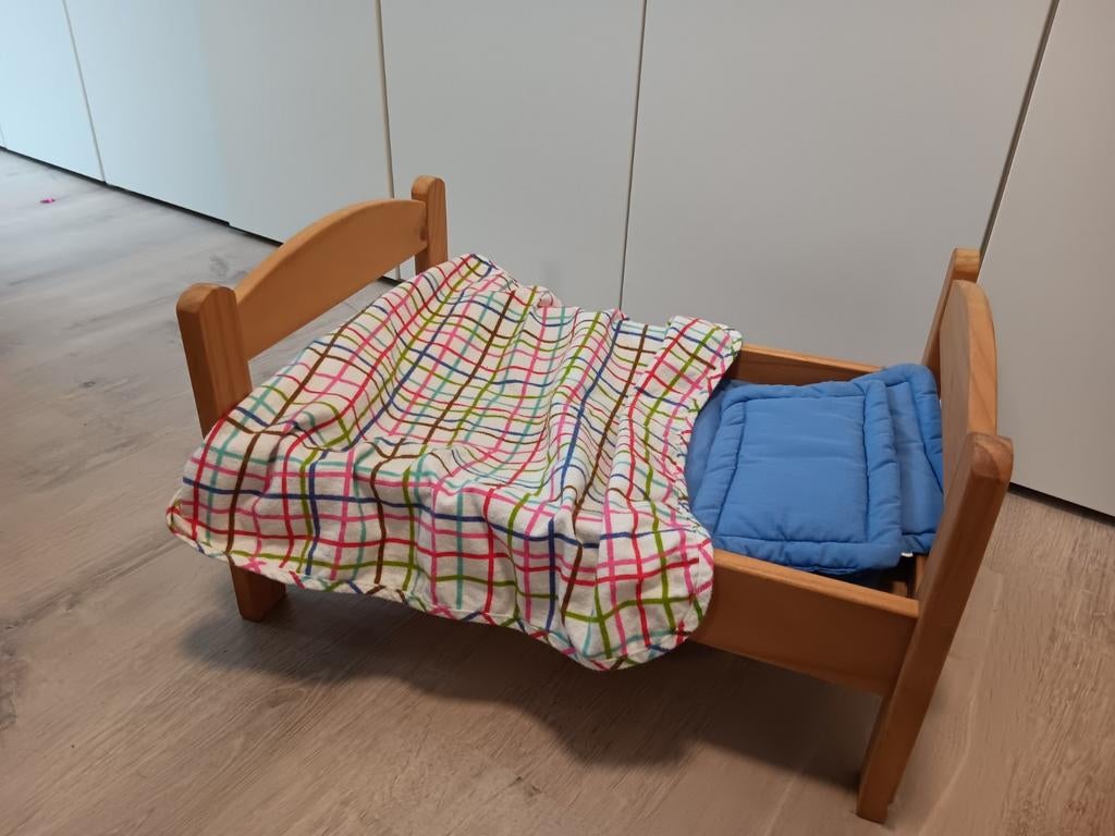 Houten poppenbedje, Ophalen