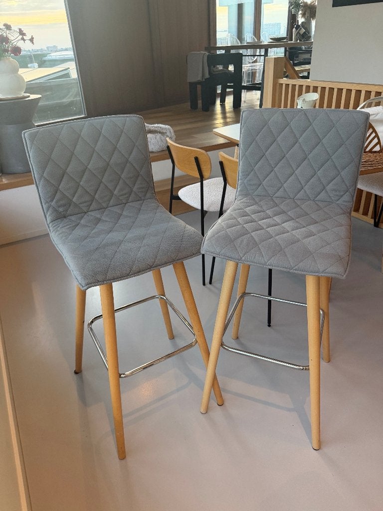 2 chaises de bar grises – Zago, Maison & Meubles, Avec repose-pieds, 2 tabourets, Enlèvement, Utilisé