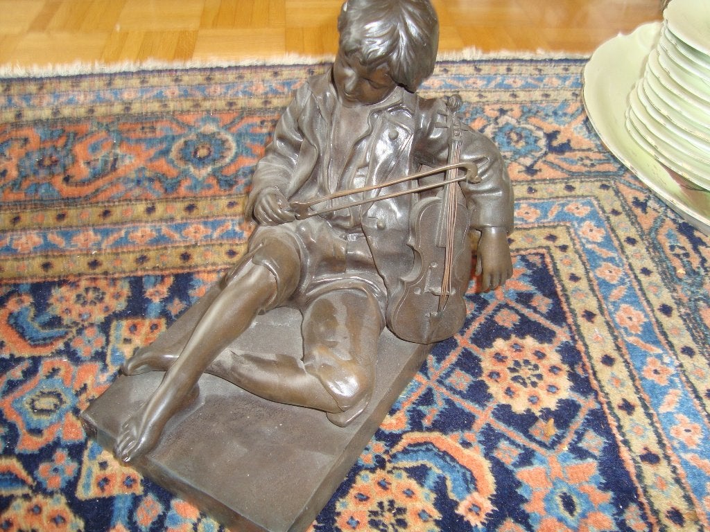 Bronzen beeld van een vioolspeler. LEON THAREL(1858-1902), Ophalen, Brons, Beeld, Bruin
