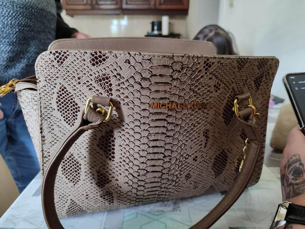 Nieuwe michael kors tas, Handtassen en Accessoires, Tassen | Damestassen, Ophalen
