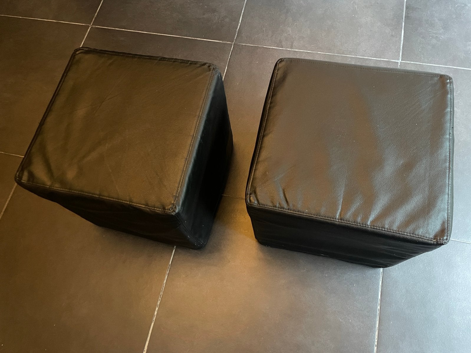 2 Poufs / Repose-pieds SOLSTA PÄLLBO IKEA, Maison & Meubles, Enlèvement, Cuir