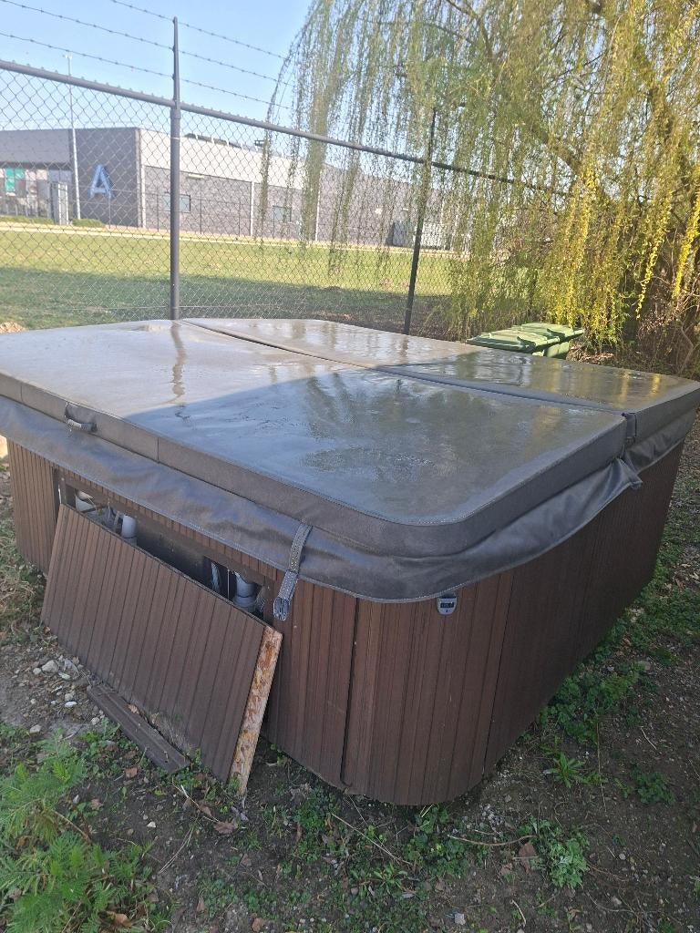 Housse pour jacuzzi, Enlèvement, Utilisé, Fixé