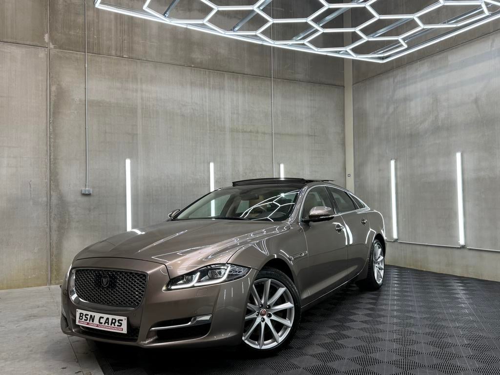 JAGUAR XJ/3.0/LUXURY/PANO/360/MERIDIAN/MEMORY/FULL/GARANTIE, Auto's, Jaguar, Automaat, Achterwielaandrijving, 2993 cc, Zilver of Grijs