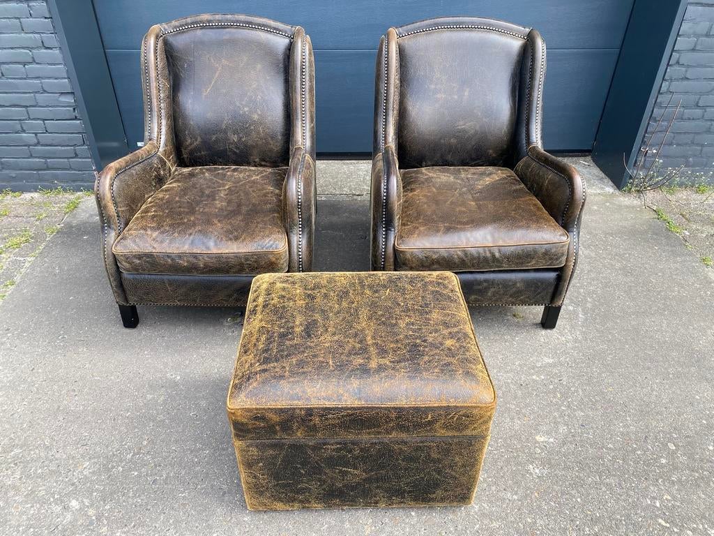Twee prachtige Chesterfield fauteuils in vintage zwart leer, Huis en Inrichting, Ophalen of Verzenden, Zo goed als nieuw, Leer