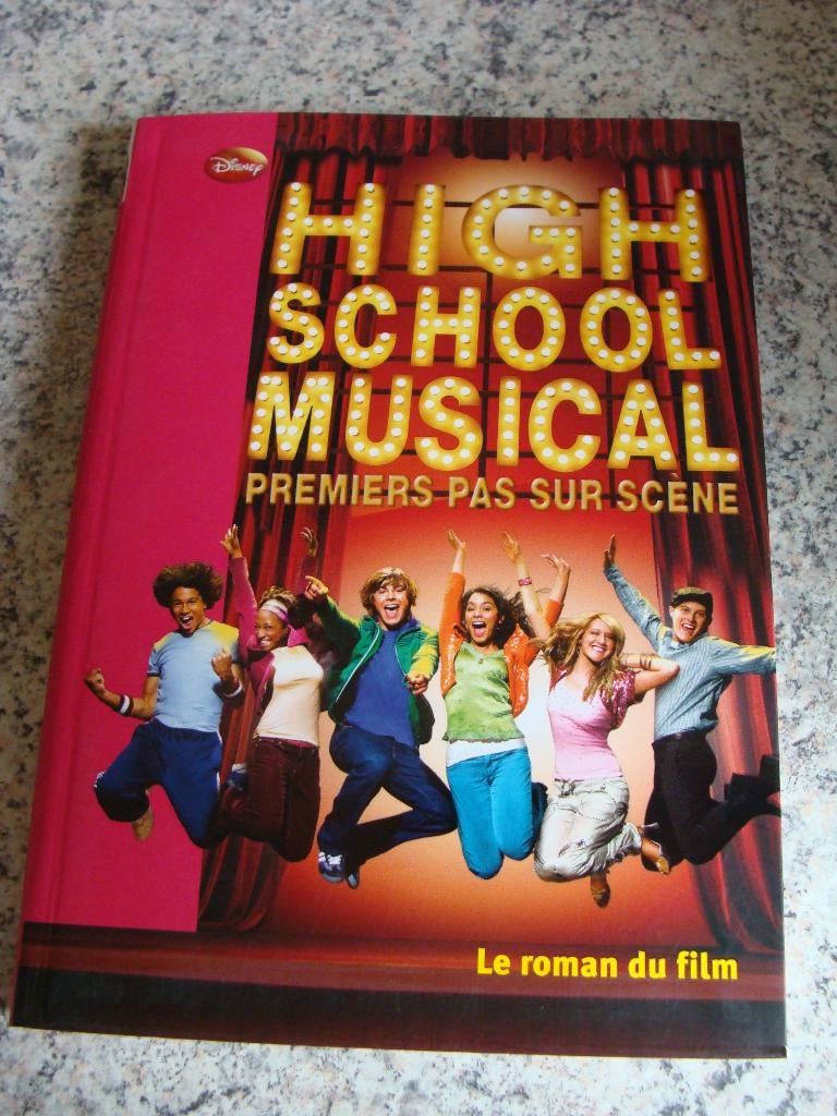 livre High school musical premier pas sur scène, Hachette, Livres, Enlèvement ou Envoi, Utilisé, Disney, Fiction