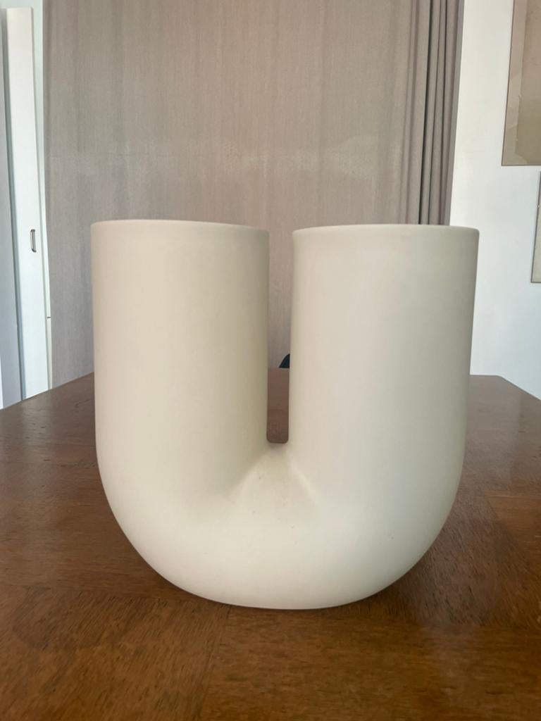 Muuto Kink vaas, zandkleur. Afm: 12,7D. 26,8H. 26,9Br., Huis en Inrichting, Lampen | Lampenkappen, Gebruikt, 25 tot 50 cm, Vierkant