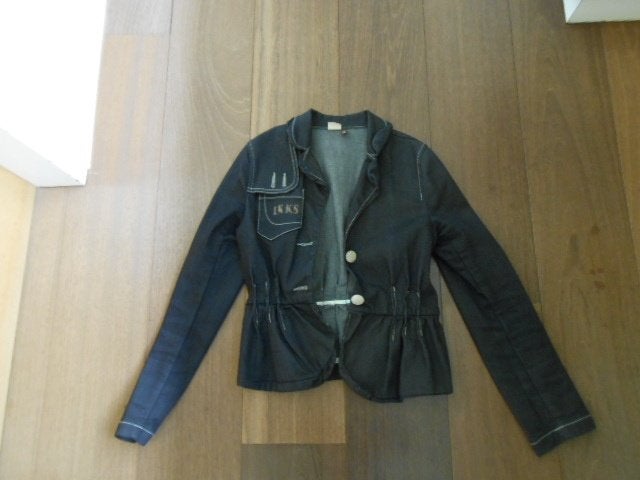 jeansjasje XKKS dame maat XS - prima staat, Kleding | Dames, Jasjes, Kostuums en Pakken, XKKS, Blauw, Ophalen of Verzenden, Jasje