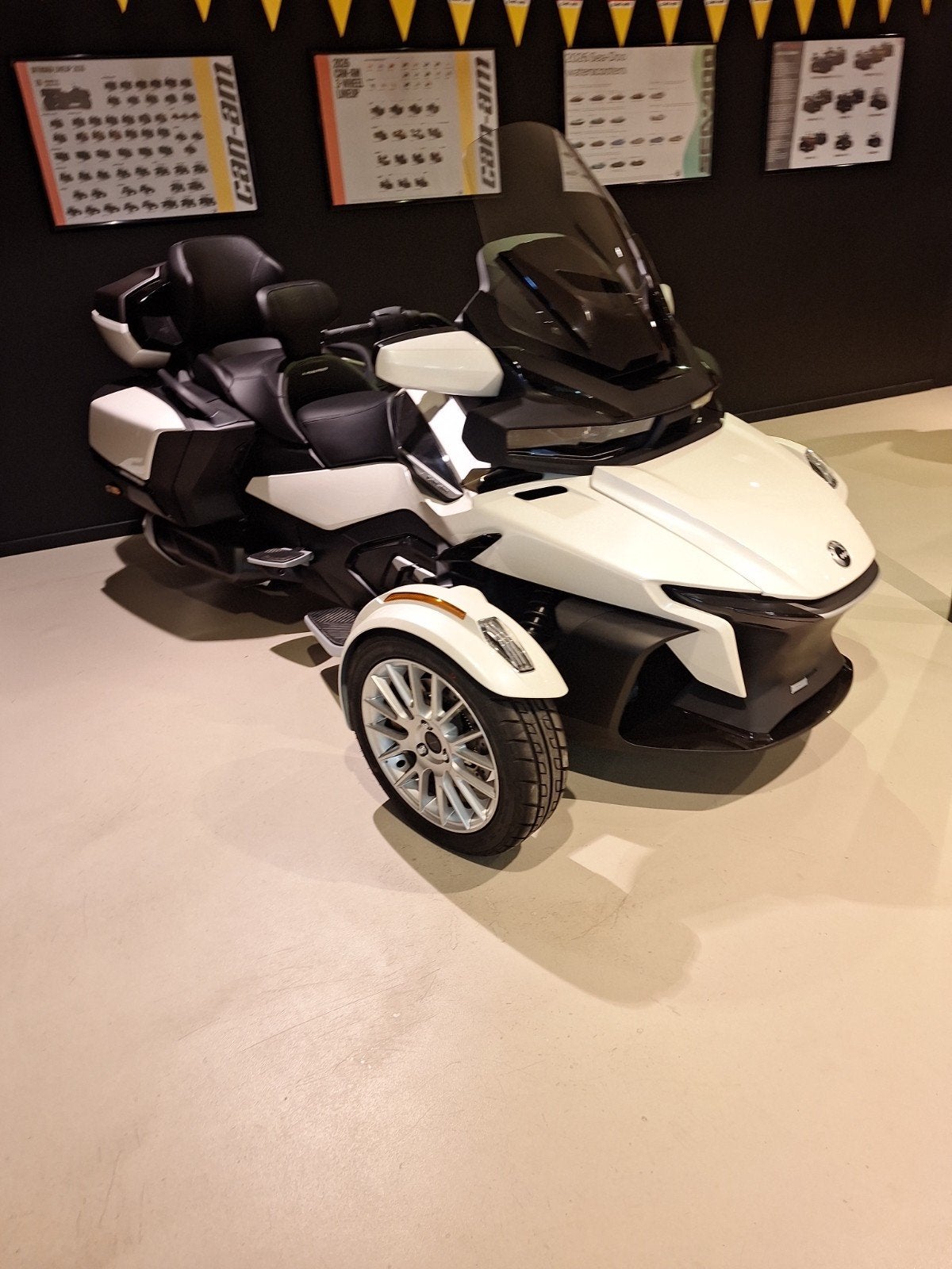 CAN-AM SPYDER RT LIMITED 2026, Motoren, Bedrijf