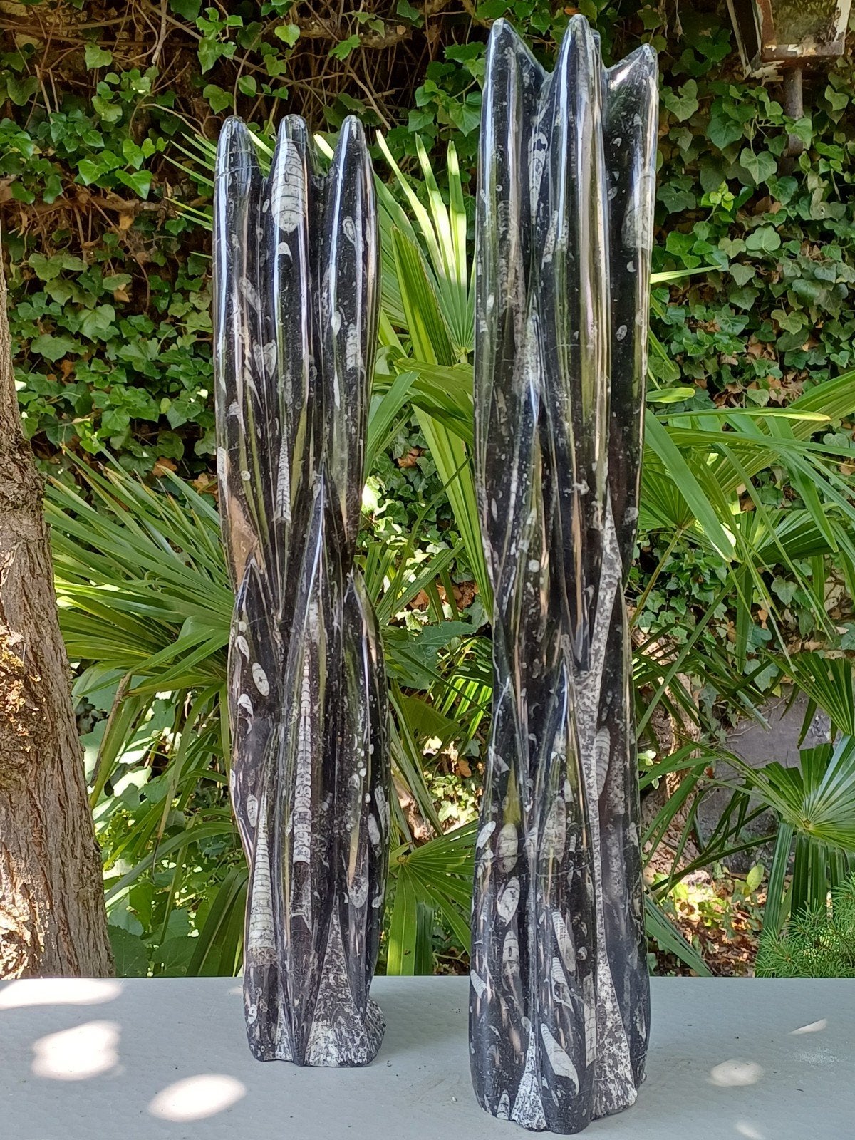 2 sculptures polies en forme d'orthoceras - calamar fossile, Collections, Enlèvement ou Envoi, Fossile