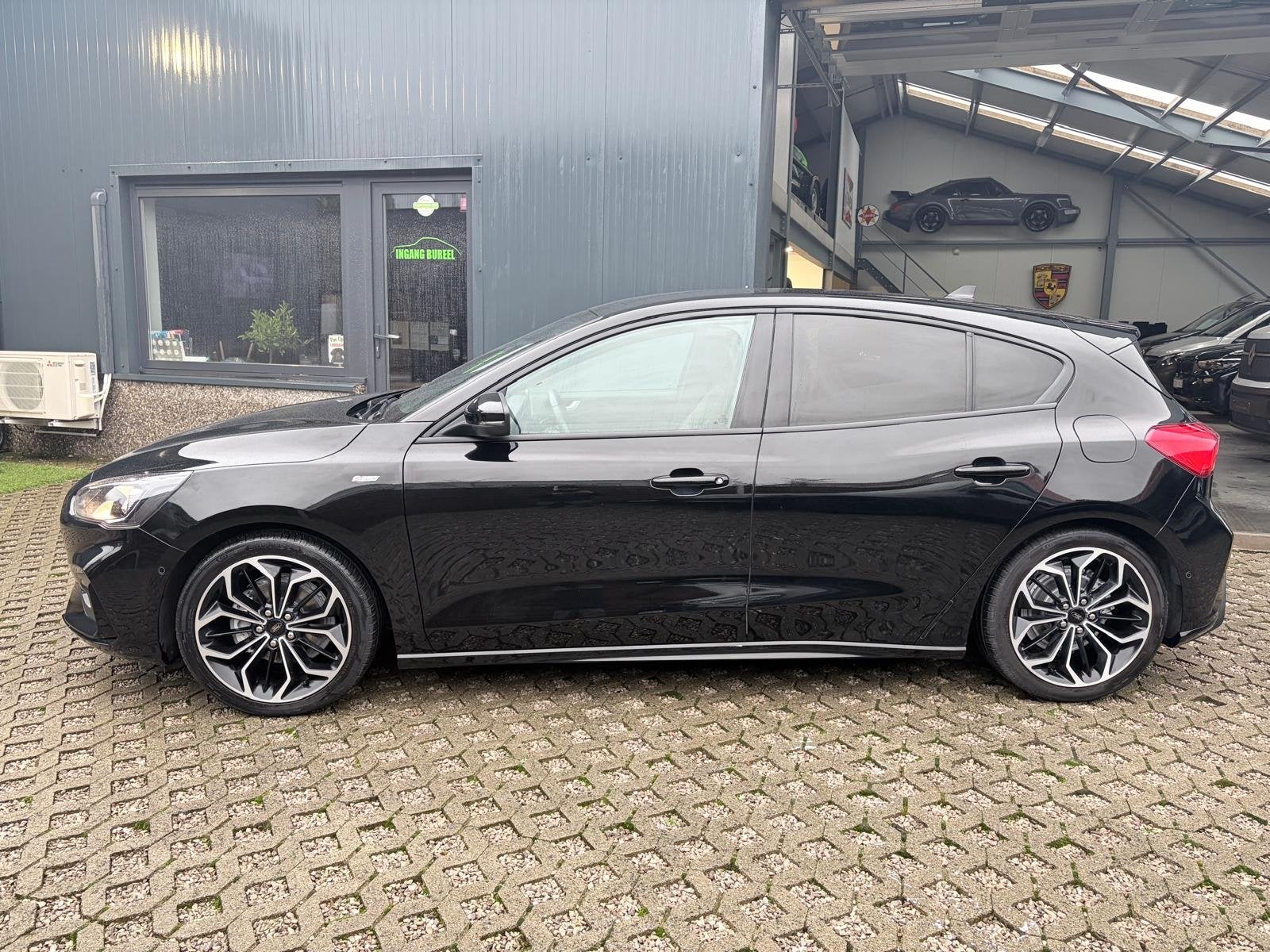 Ford Focus ST line - benzine - Slechts 58000 km, Autos, Ford, Euro 6, Entreprise, Noir, 5 portes