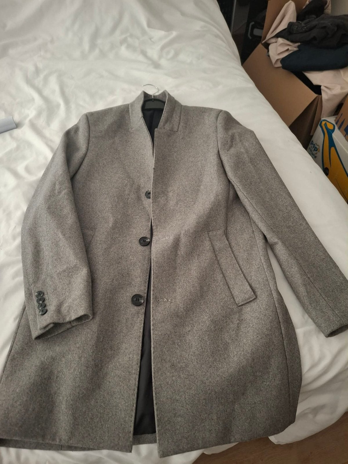 Veste grise, Enlèvement, Comme neuf