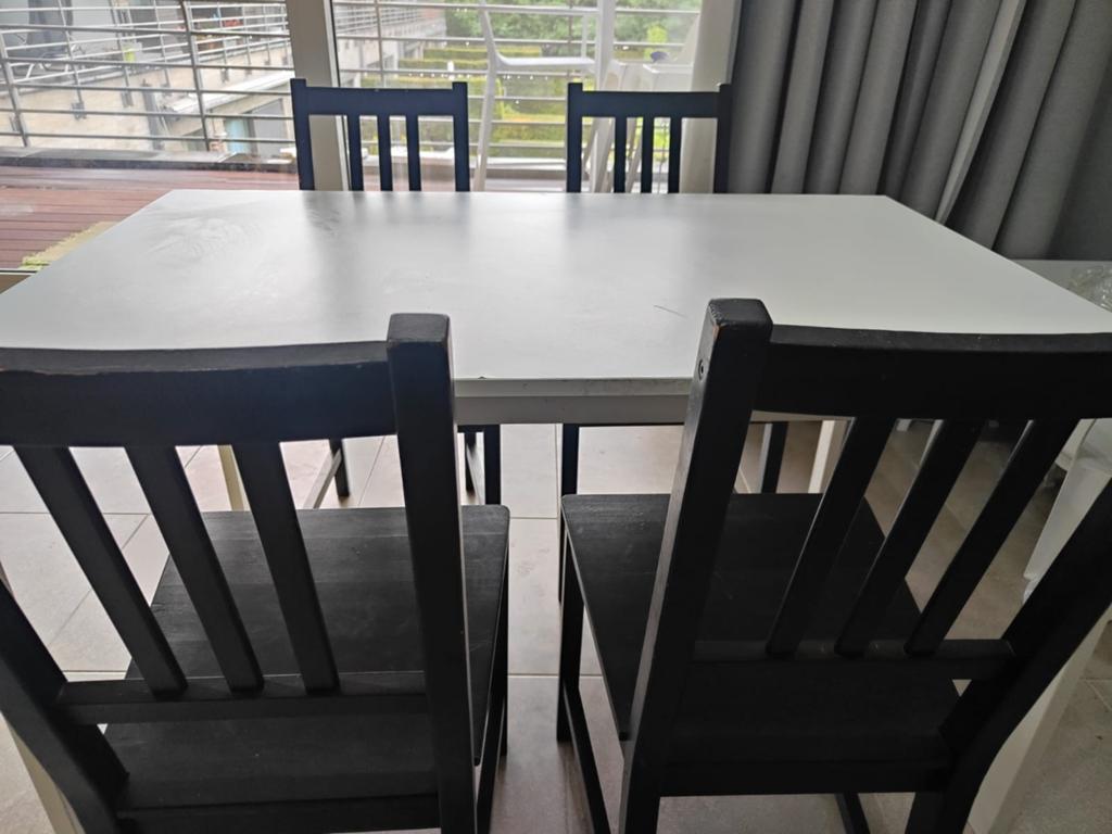 Ikea Dining table Eettafel met 4 stoelen, Ophalen