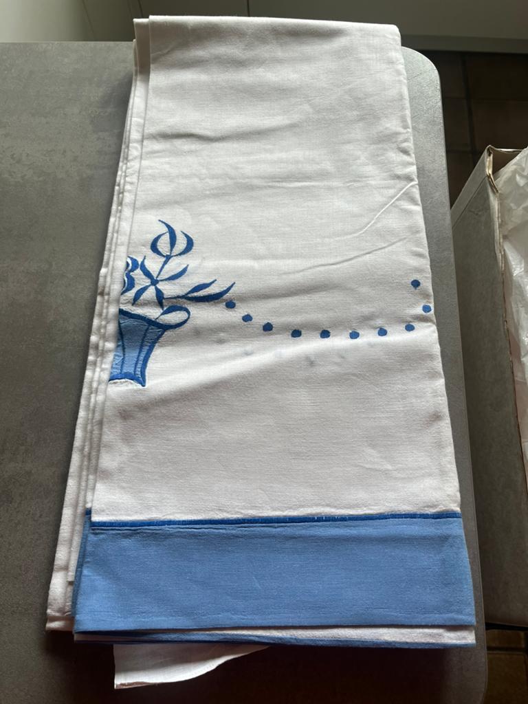 Draps blancs en coton brodés ou unis., Maison & Meubles, Enlèvement, Comme neuf