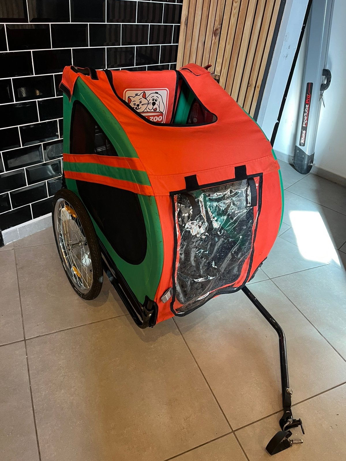 Honden car, Enlèvement, Comme neuf