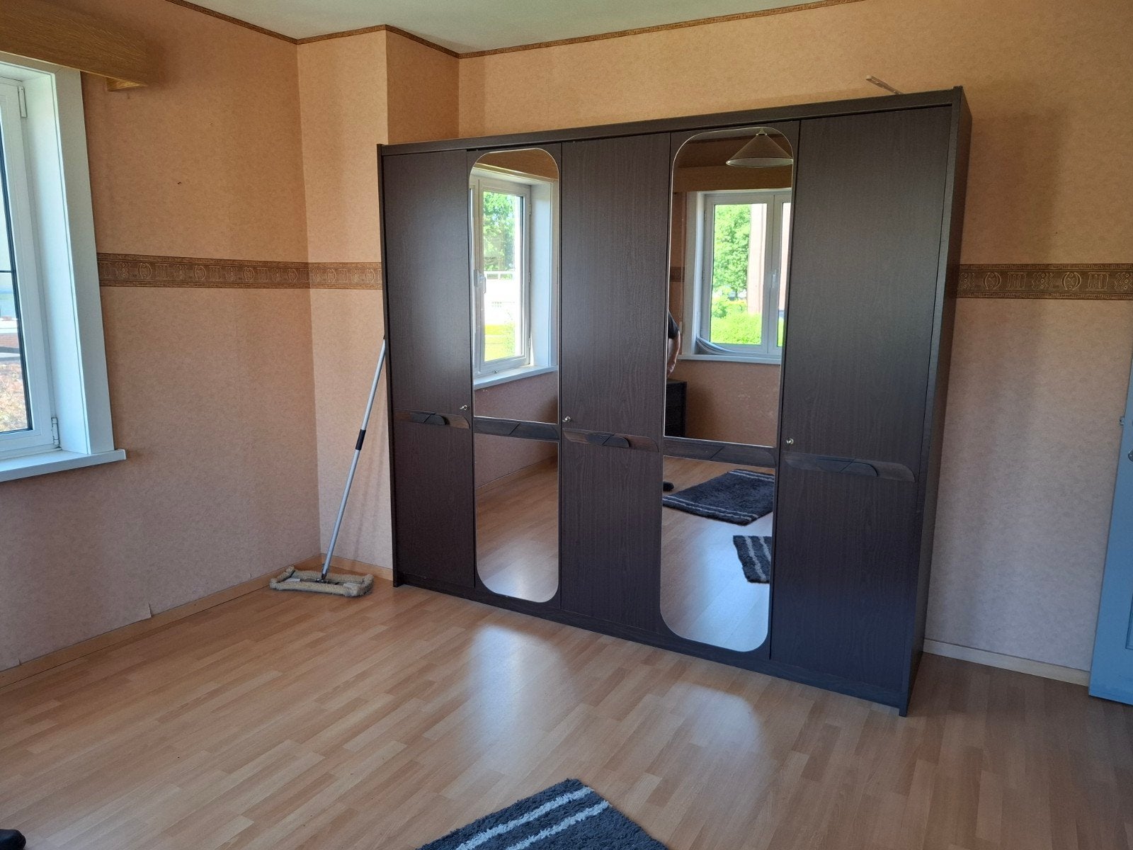 Kledingskast + commode + nachtkastjes