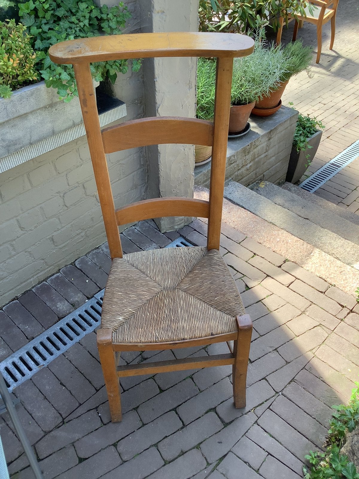 2 kerkstoelen, Ophalen