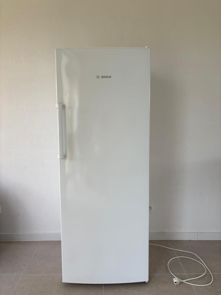 Bosch diepvries, Elektronische apparatuur, Vriezers en Diepvrieskisten, Ophalen, Zo goed als nieuw, Inbouw