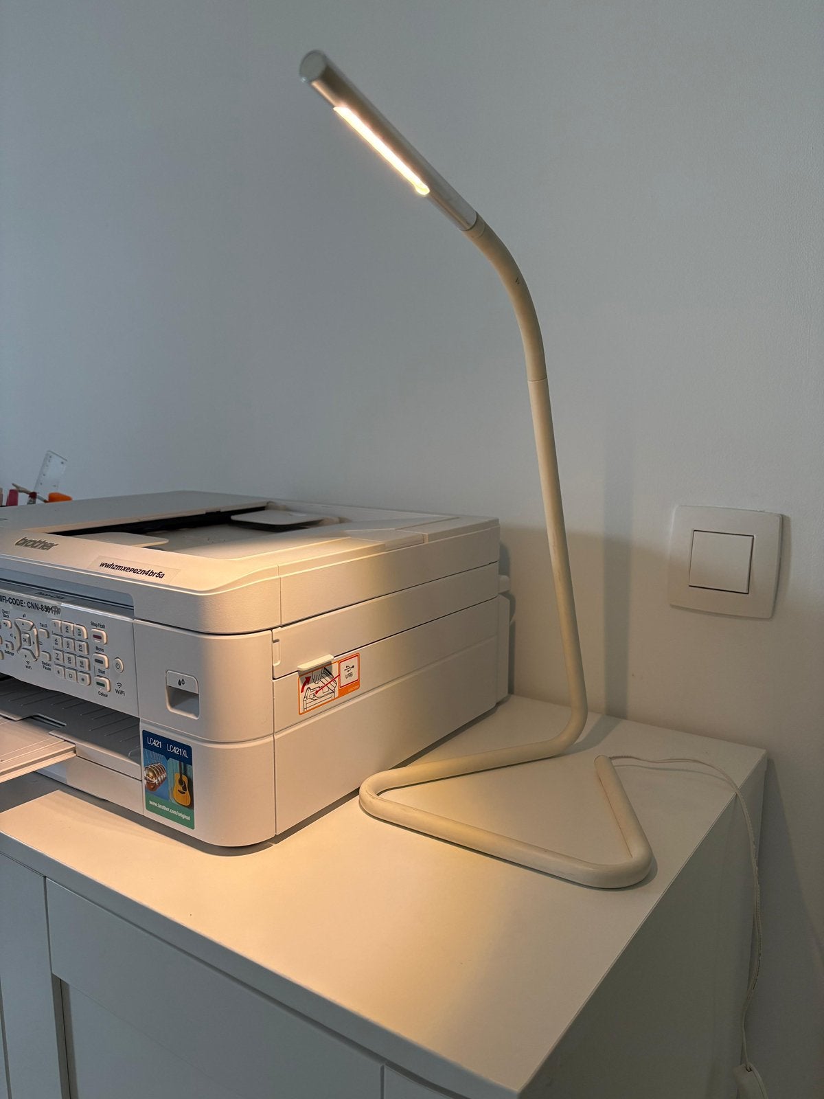 IKEA LED bureaulamp / leeslamp – modern design – perfect, Blanc, Lampe de bureau, Comme neuf, Enlèvement