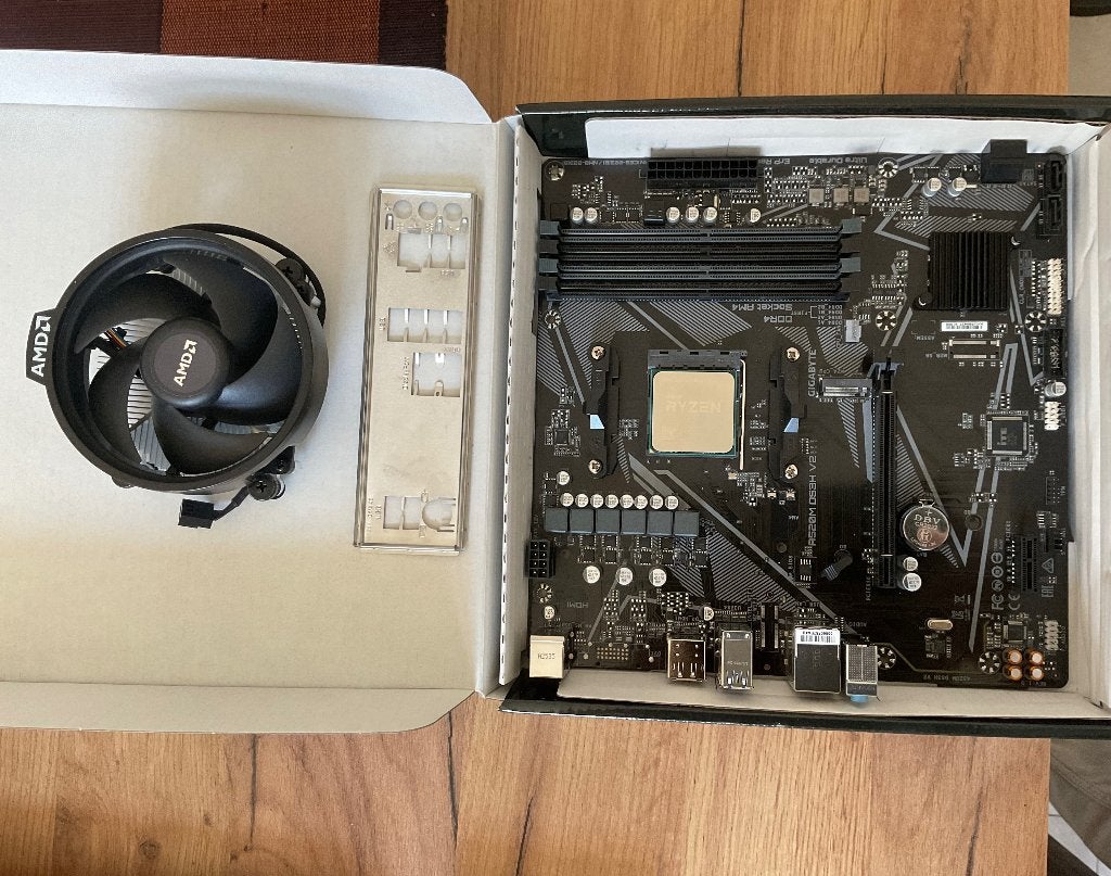 Carte mère Gigabyte DS3H V2 + Ryzen5 5500 - 1 RTX 3060 Ti, Ophalen, Zo goed als nieuw, AMD