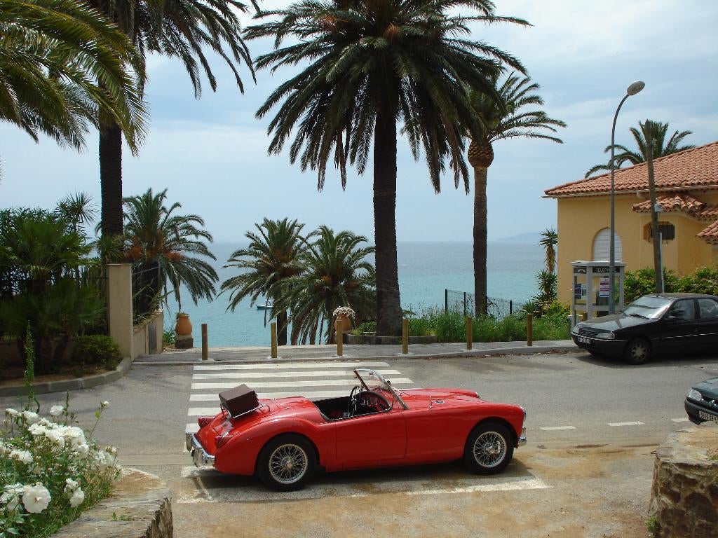 Oldtimer MG A 1959, Autos, Oldtimers & Ancêtres, Particulier, MG, Essence, Cabriolet, 2 portes, Boîte manuelle, Rouge, Noir, Cuir