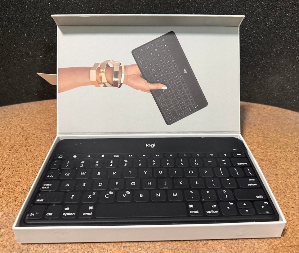 Keyboard Bluetooth Logitech > Ipad_iPhone_AppleTV (QWERTY), Neuf, Logitech G, Enlèvement ou Envoi, Qwerty
