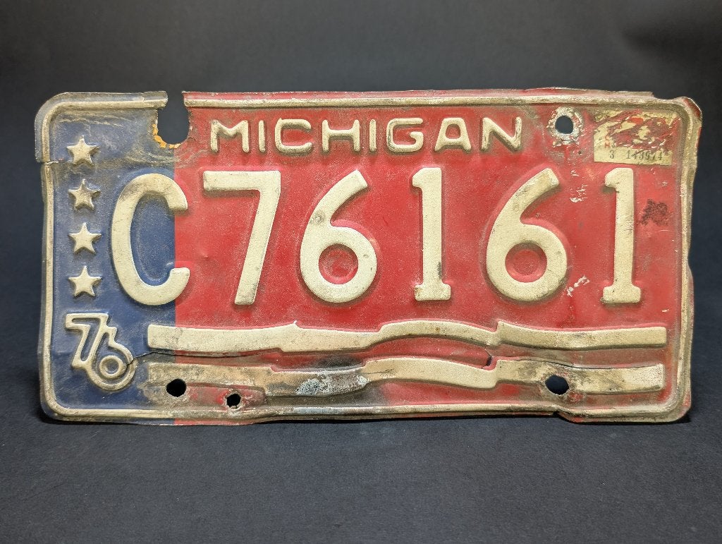 Authentic 1976 Michigan Bicentennial License Plate, Rouge, Métal, Objet de décoration, Vintage