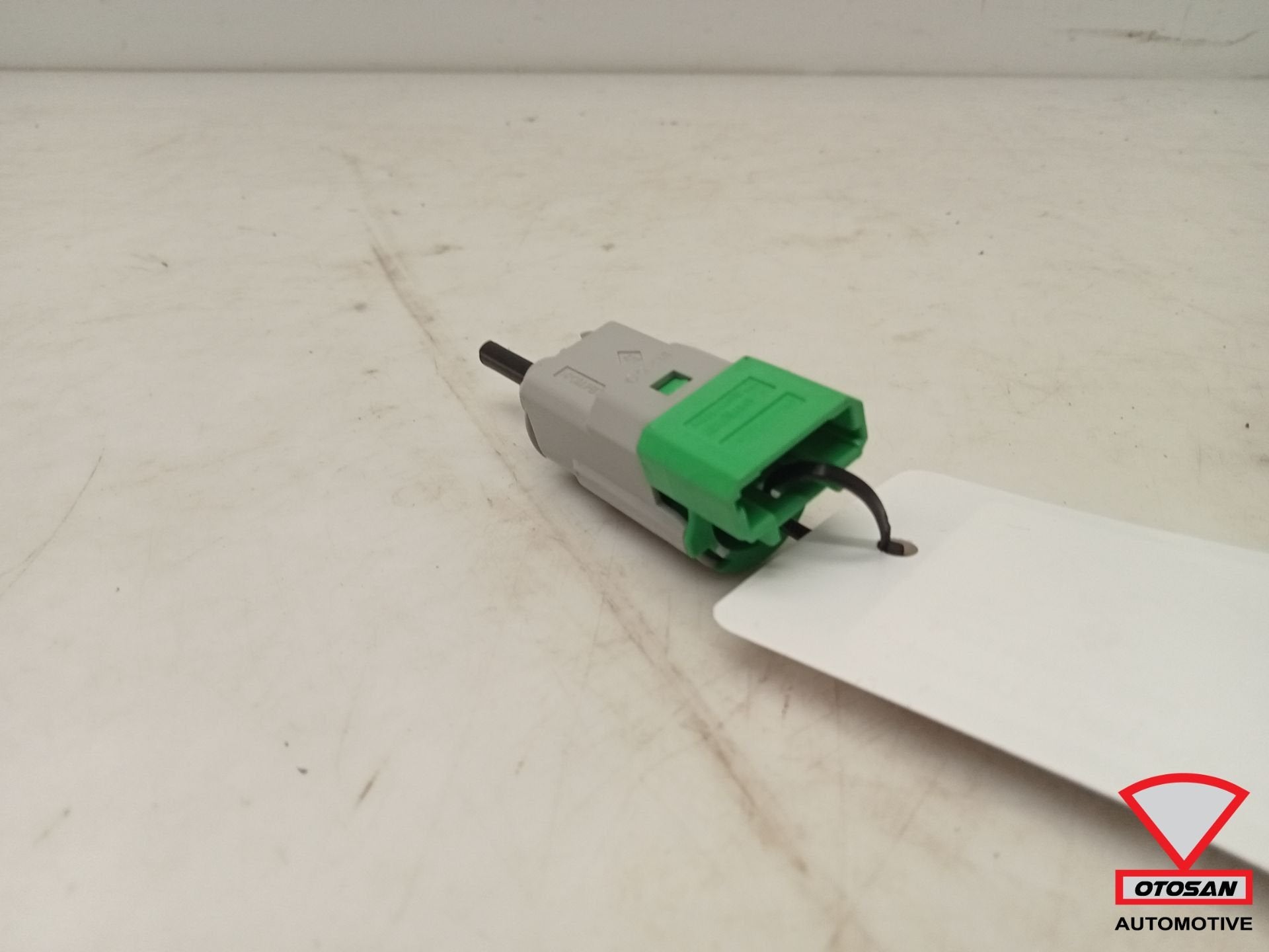 Interrupteur de feu stop Smart Fortwo 453 2015+ A4535453300, Mercedes-Benz AG, Utilisé, Mercedesstrasse 120
70372  Stuttgart, DE