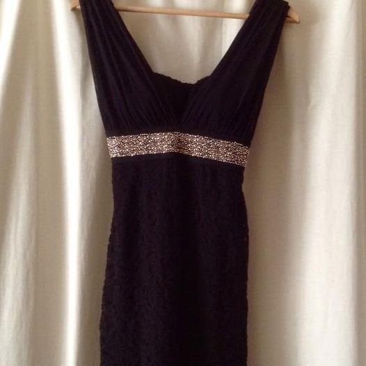 Robe dentelle de soiréé M/L, Vêtements | Femmes, Robes, Taille 38/40 (M), Enlèvement ou Envoi, Au-dessus du genou, Comme neuf
