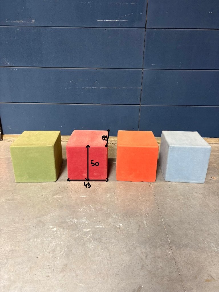 set van 4 kleurijke poefs, Ophalen, Minder dan 50 cm, Gebruikt, 50 tot 75 cm