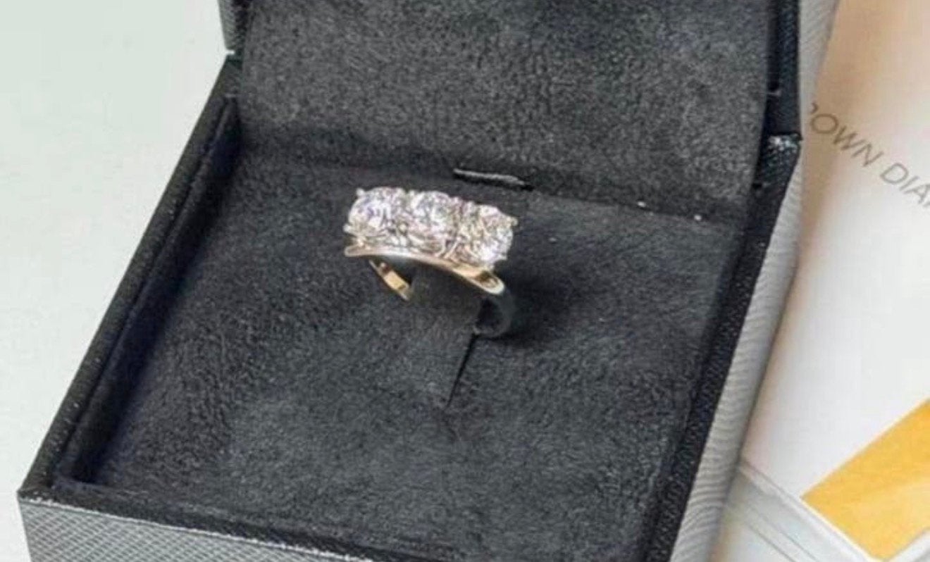 Gouden ring met 3 diamanten totaal 2.12ct met certificaat!, Nieuw, Ophalen of Verzenden, 17 tot 18, Met edelsteen
