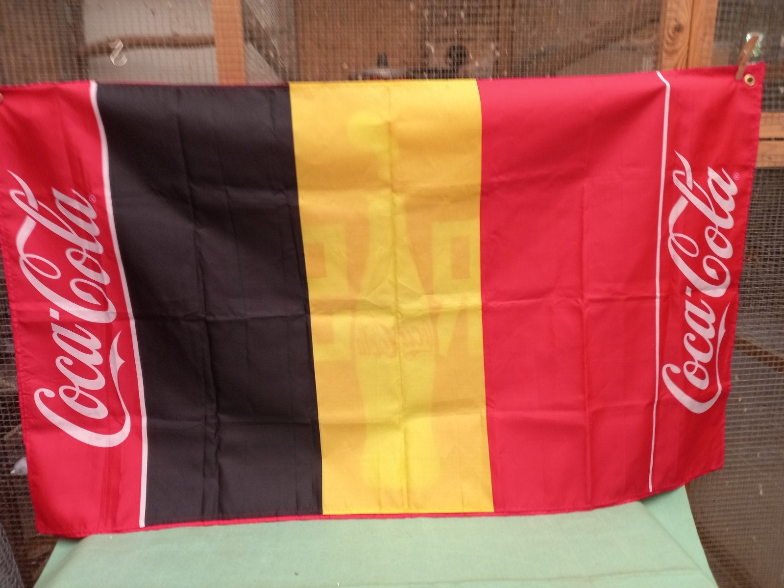 Coca-Cola vlag, Ophalen