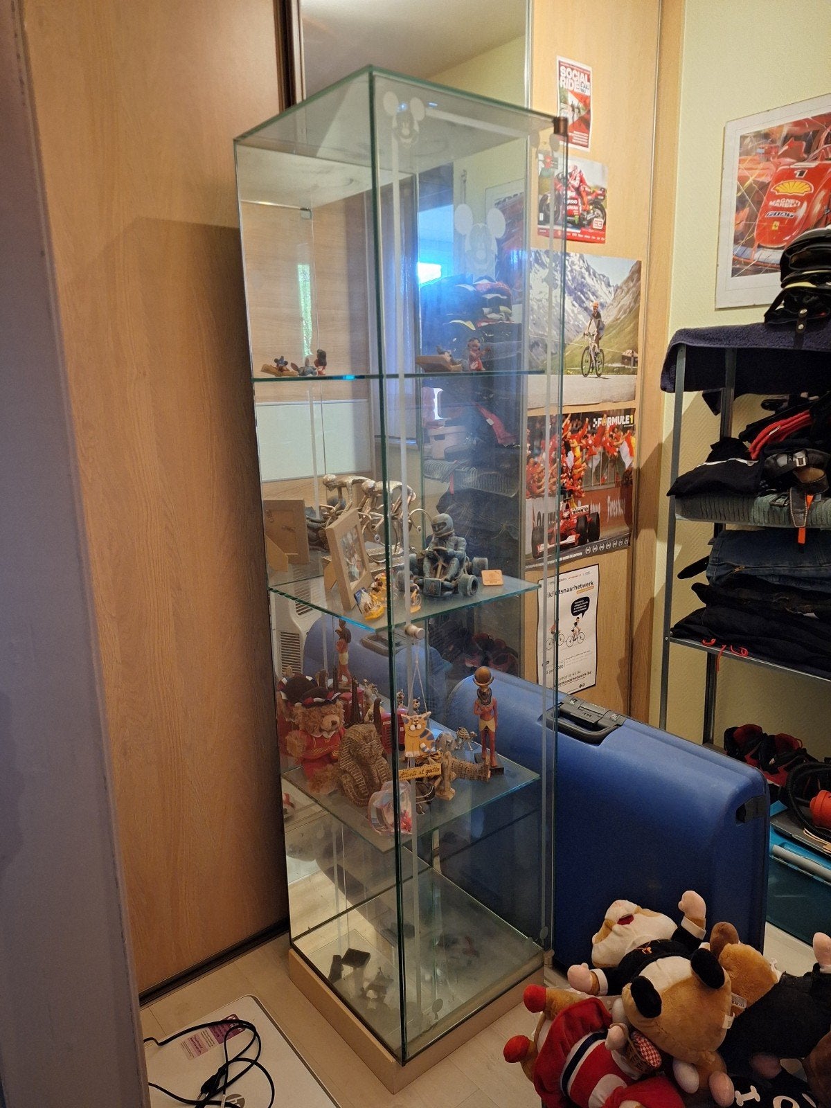 volledig glazen vitrinekast op houten voet., Ophalen, Minder dan 50 cm, 150 tot 200 cm, 25 tot 50 cm