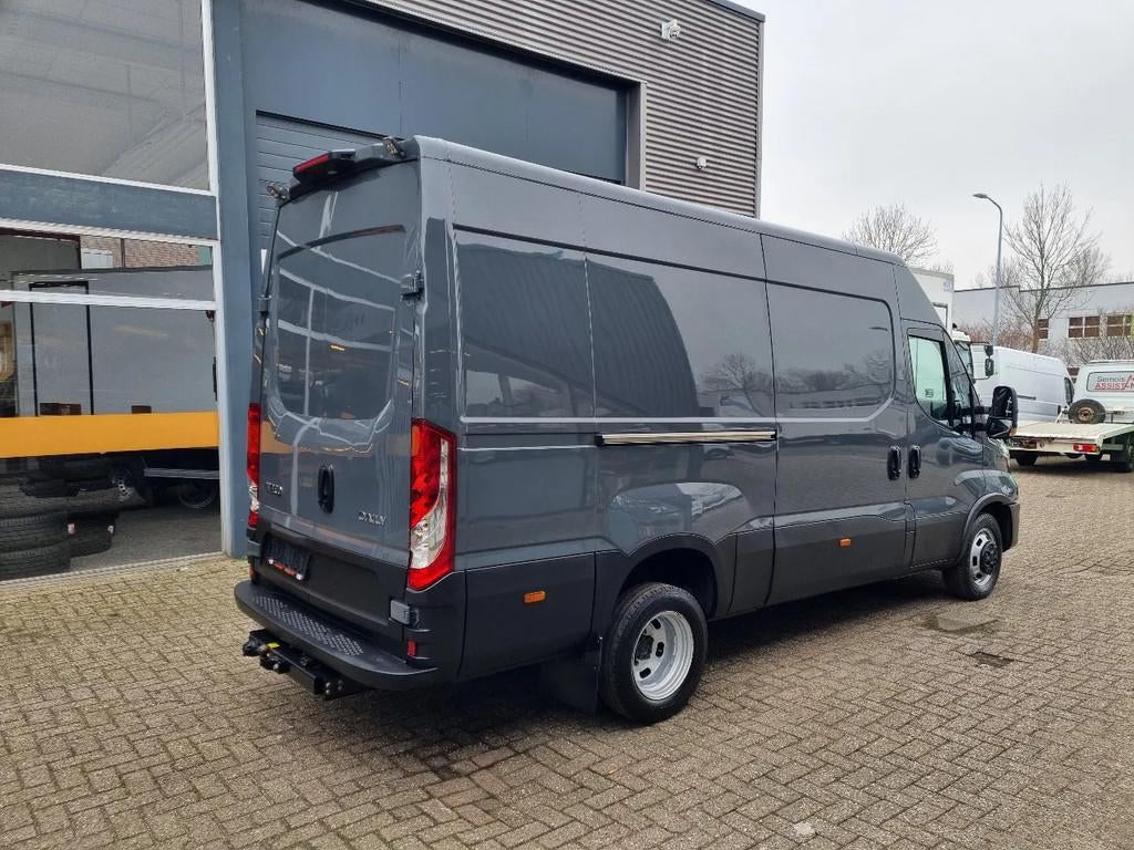 Iveco Daily 35C18 3.0D L2H2 HI-MATIC EURO 6 (bj 2023), Auto's, Bestelwagens en Lichte vracht, Automaat, Achterwielaandrijving