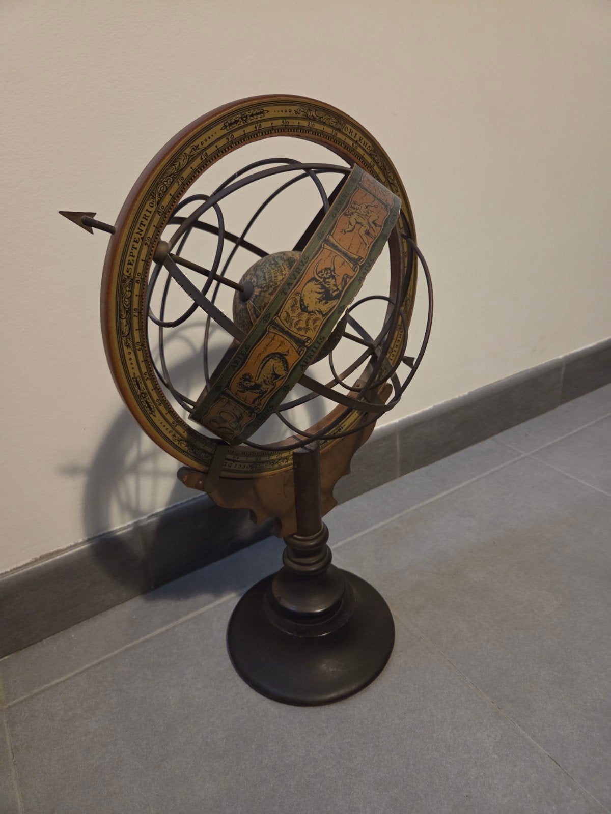 Antieke wereldbol met sterrenbeelden, Antiek en Kunst, Antiek | Woonaccessoires, Ophalen