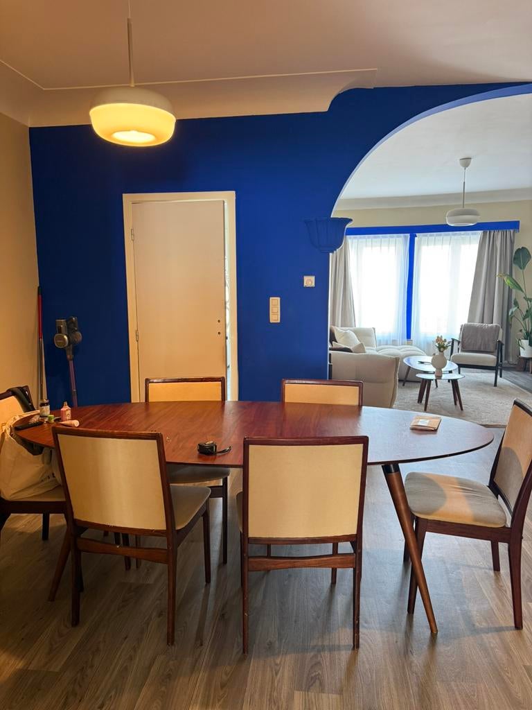 Ovale houten tafel, Immo