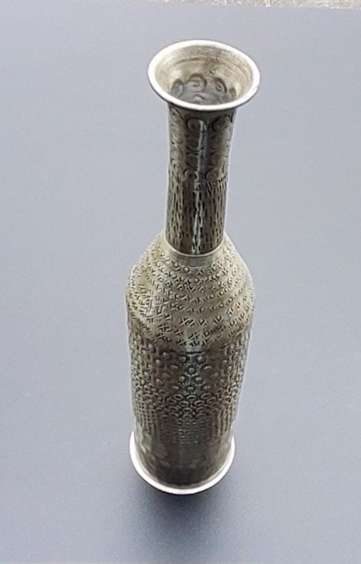 Hoge decoratieve metalen vaas met unieke motieven - 44 cm, Ophalen, Zo goed als nieuw