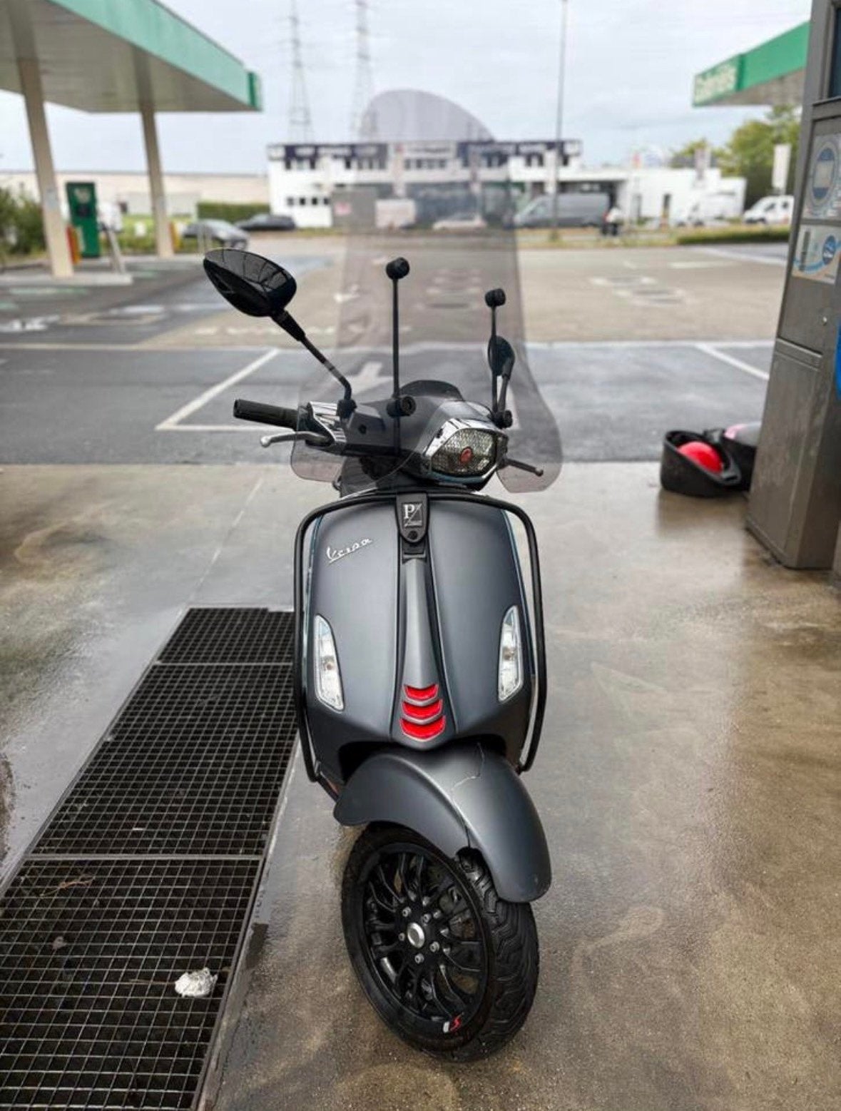 Vespa sprint 2020 zeer weinig km’s!!, Fietsen en Brommers, Ophalen, Zo goed als nieuw