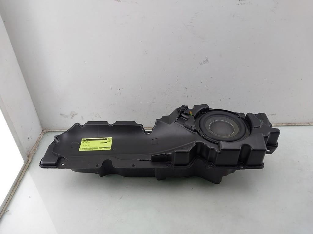 SUBWOOFER Audi TT (FV3 / FVP) (|8S0035297|), Info@audi.de, Audi, Audi AG, Gebruikt