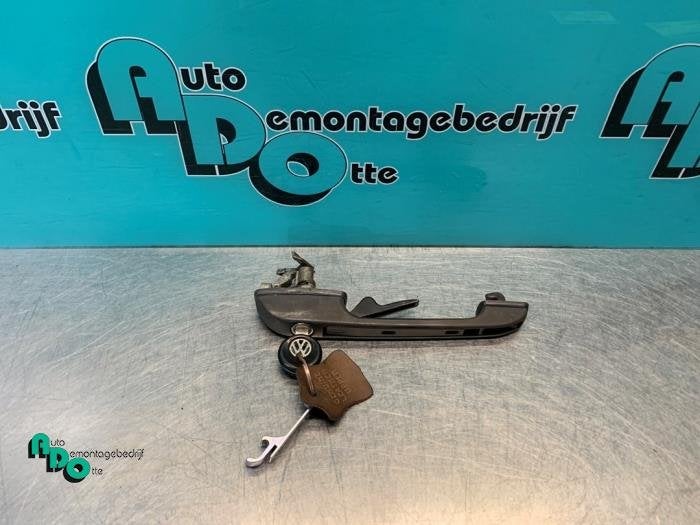 Poignée portière 2portes gauche d'un Volkswagen Polo (Polo, Autos : Pièces & Accessoires, Volkswagen, -, 3 mois de garantie, Utilisé