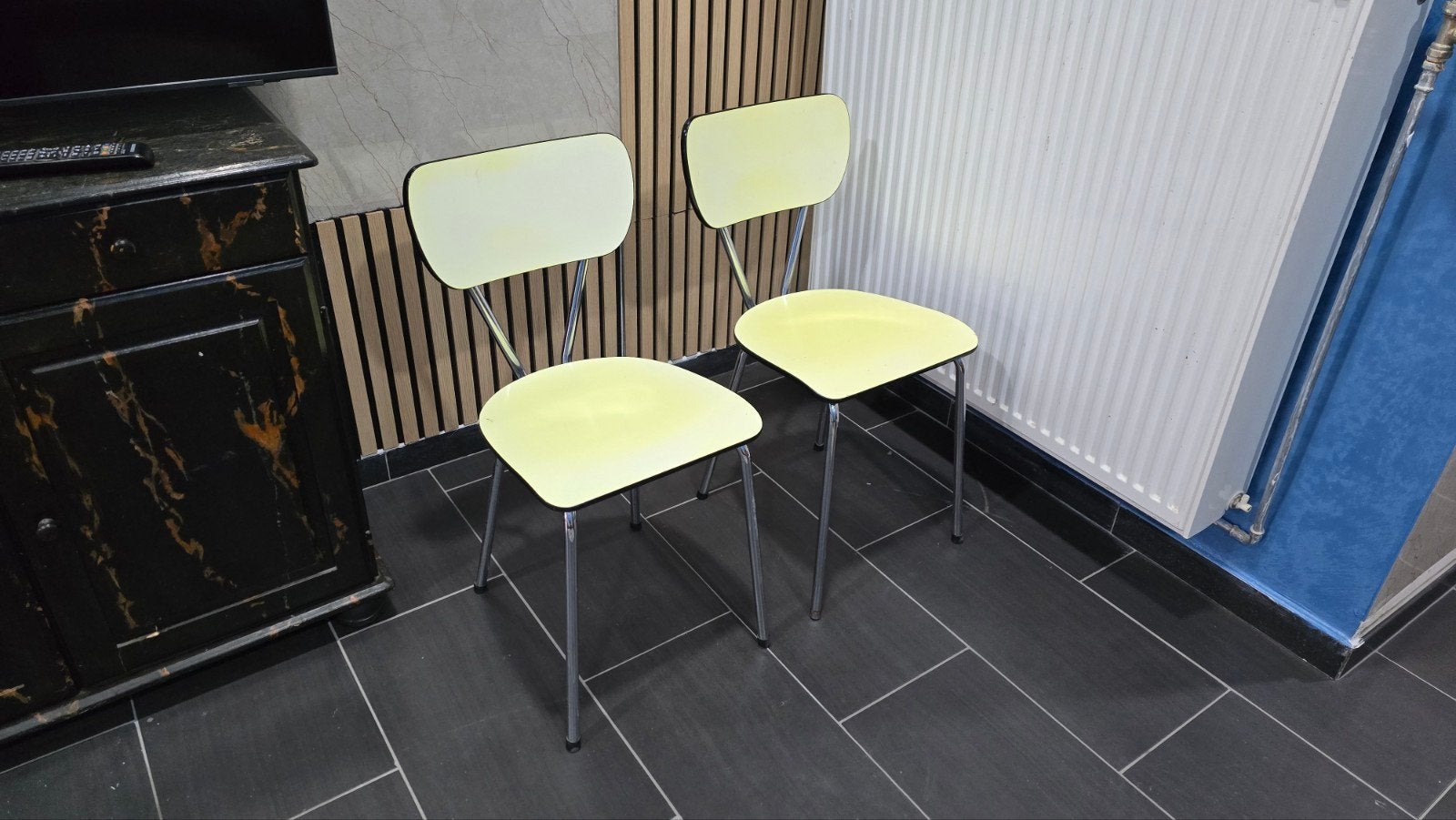 ancienne deux chaises en formica vintage couleur jaune en pa