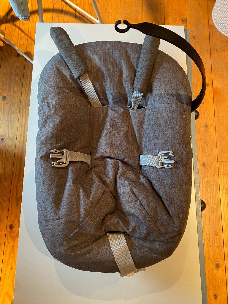 Stokke Tripp Trapp Newborn set met speelgoedhanger, Enlèvement, Comme neuf, Chaise évolutive
